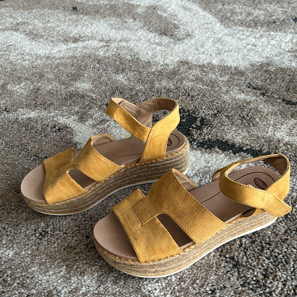 YELLOW SANDALS, SIZE 8